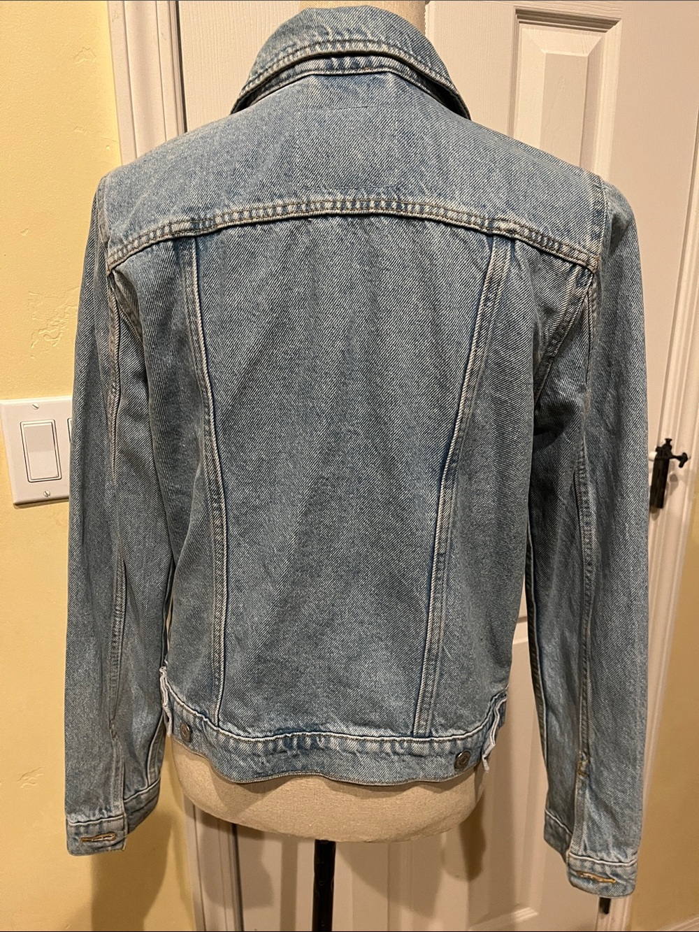 Levi's Light Blue Denim Jacket - Women's Button-Front Trucker - Picture 4 of 5
